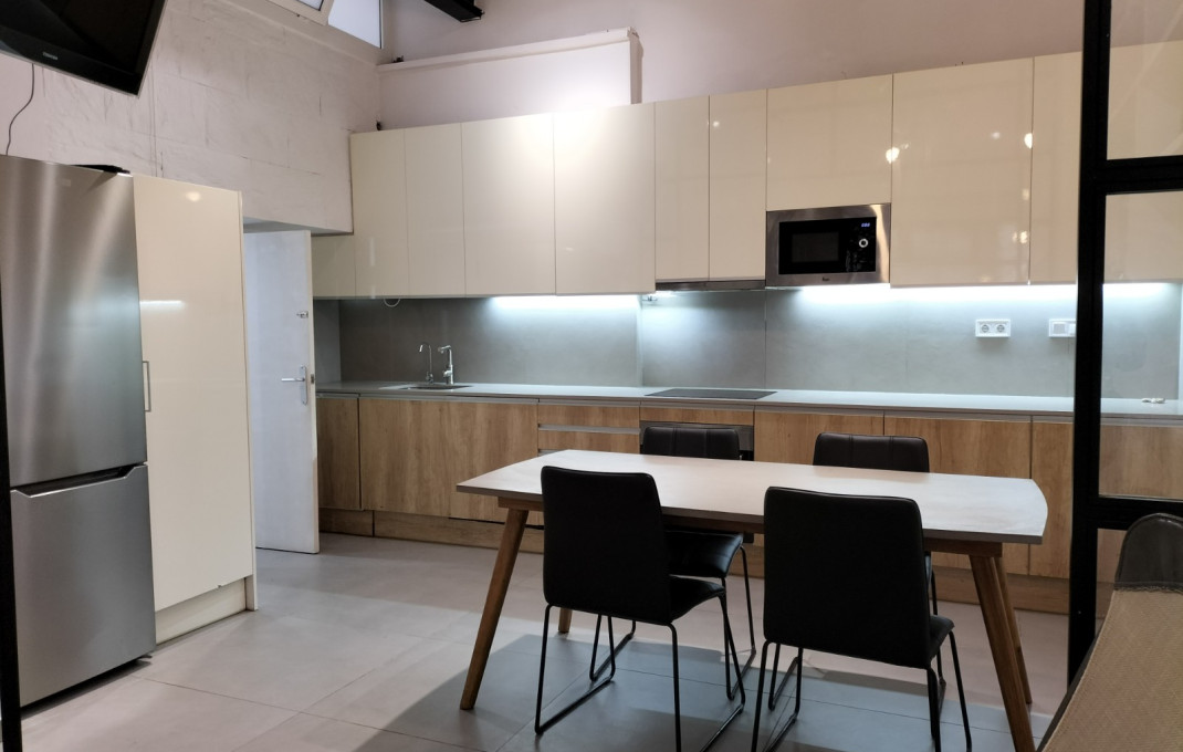 Revente - Local comercial -
Barcelona - Gràcia