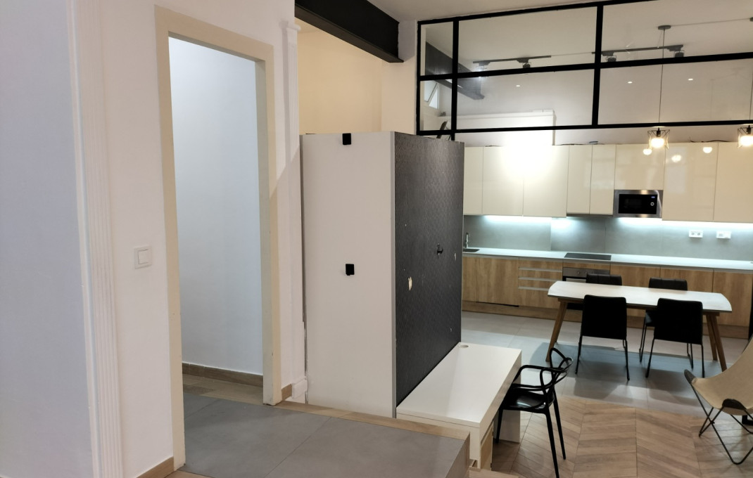 Revente - Local comercial -
Barcelona - Gràcia