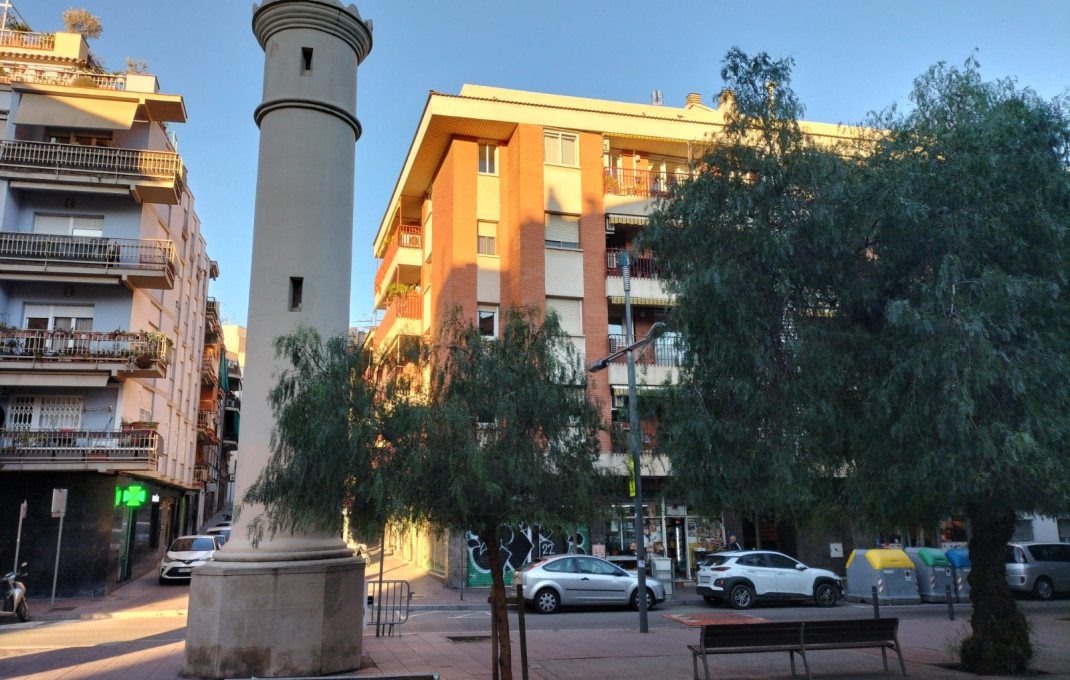 Revente - Local comercial -
Barcelona - Nou Barris