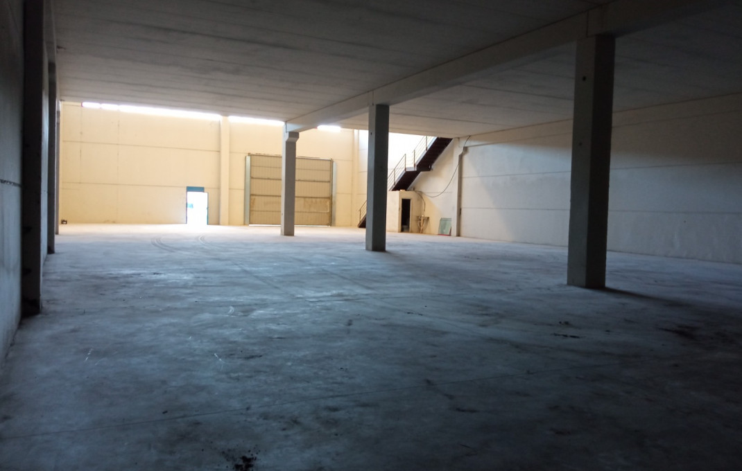 Location longue durée - Naves y solares -
Sant Esteve Sesrovires