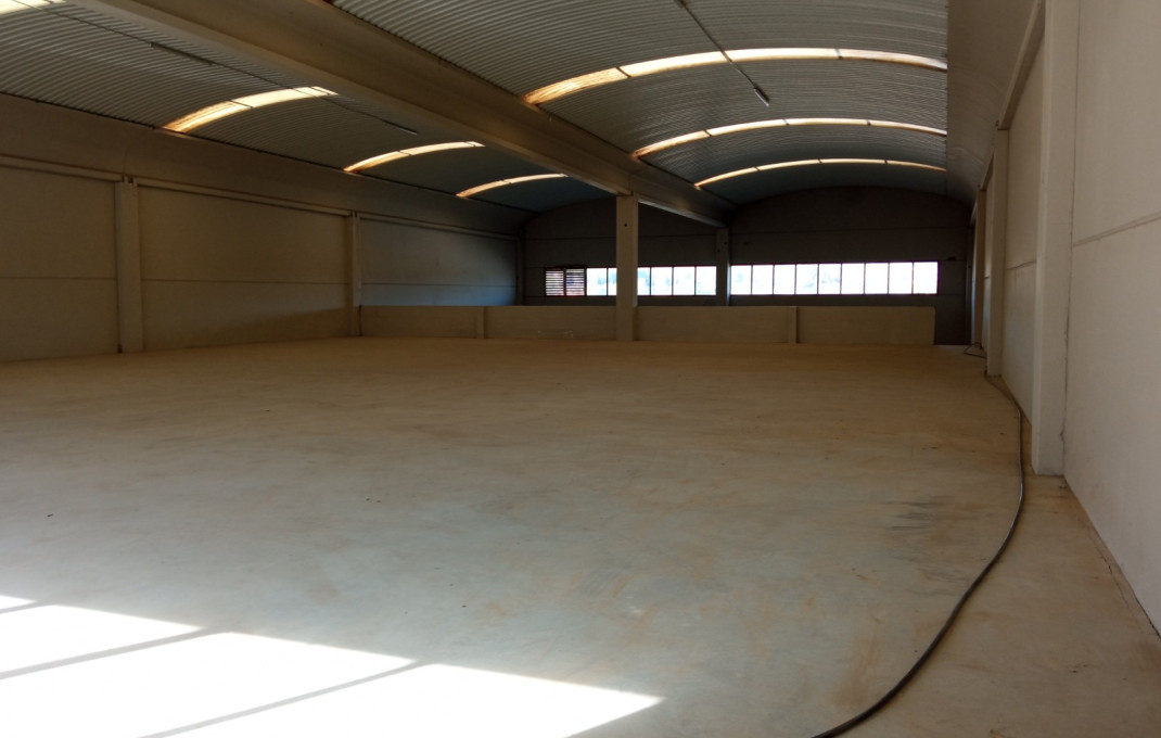 Location longue durée - Naves y solares -
Sant Esteve Sesrovires