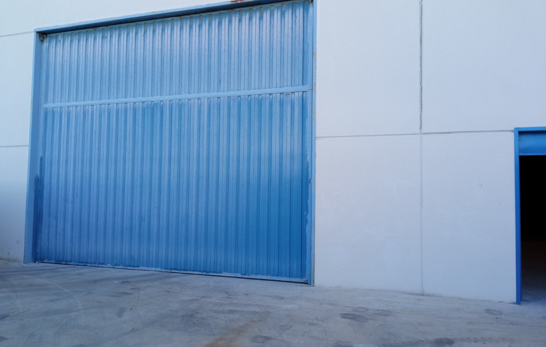 Location longue durée - Naves y solares -
Sant Esteve Sesrovires