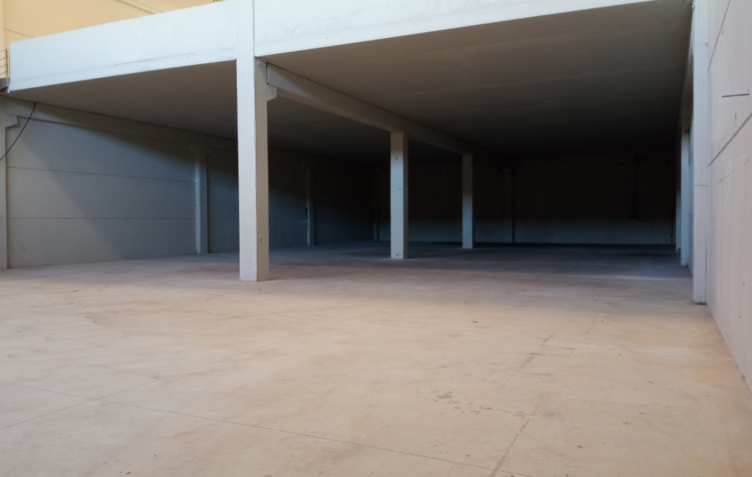 Location longue durée - Naves y solares -
Sant Esteve Sesrovires