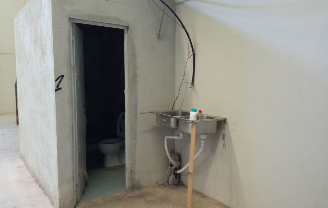 Location longue durée - Naves y solares -
Sant Esteve Sesrovires