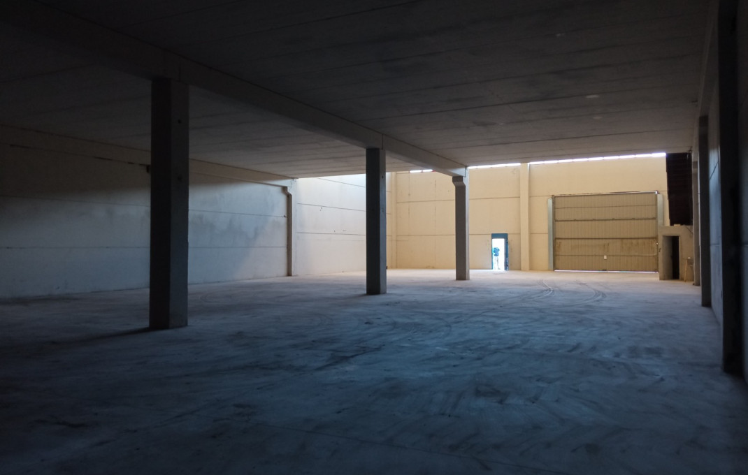 Location longue durée - Naves y solares -
Sant Esteve Sesrovires