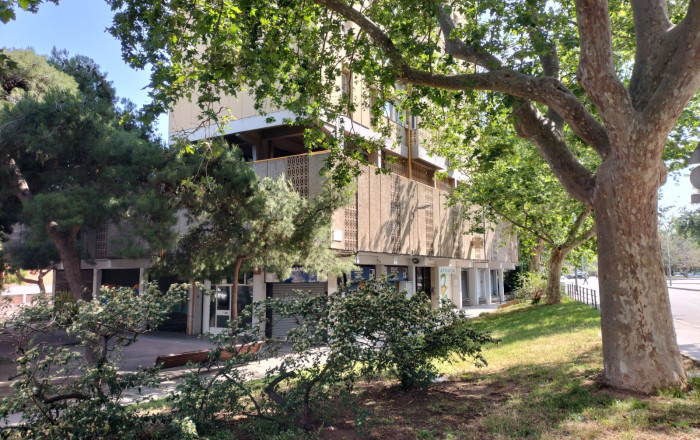 Revente - Local comercial -
Barcelona - Sant Martí