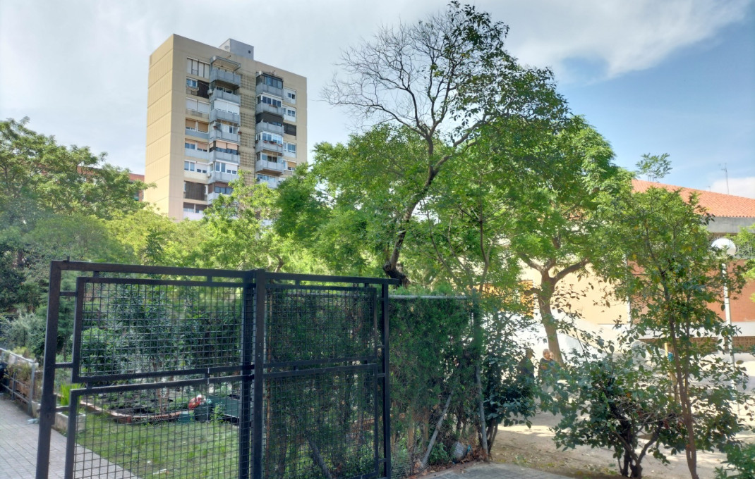 Revente - Local comercial -
Barcelona - Sant Martí