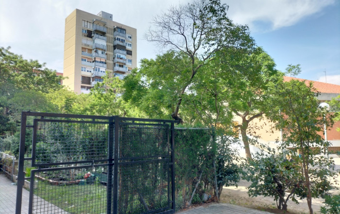 Revente - Local comercial -
Barcelona - Sant Martí