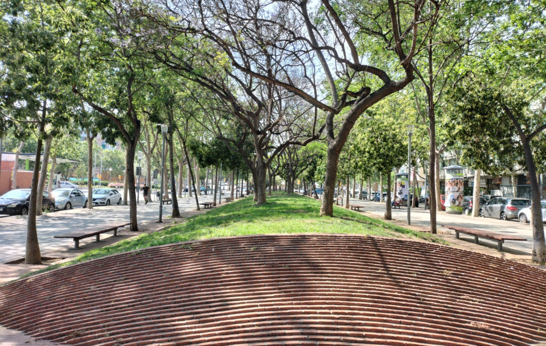 Revente - Local comercial -
Barcelona - Sant Martí