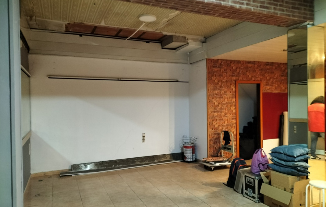 Revente - Local comercial -
Barcelona - Sant Martí