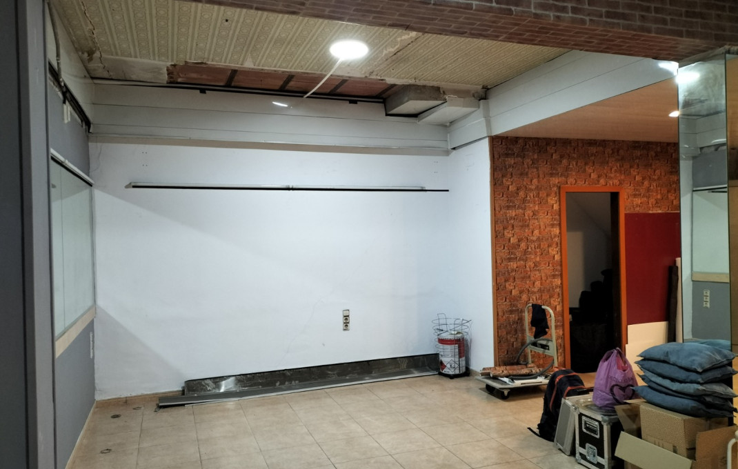 Revente - Local comercial -
Barcelona - Sant Martí
