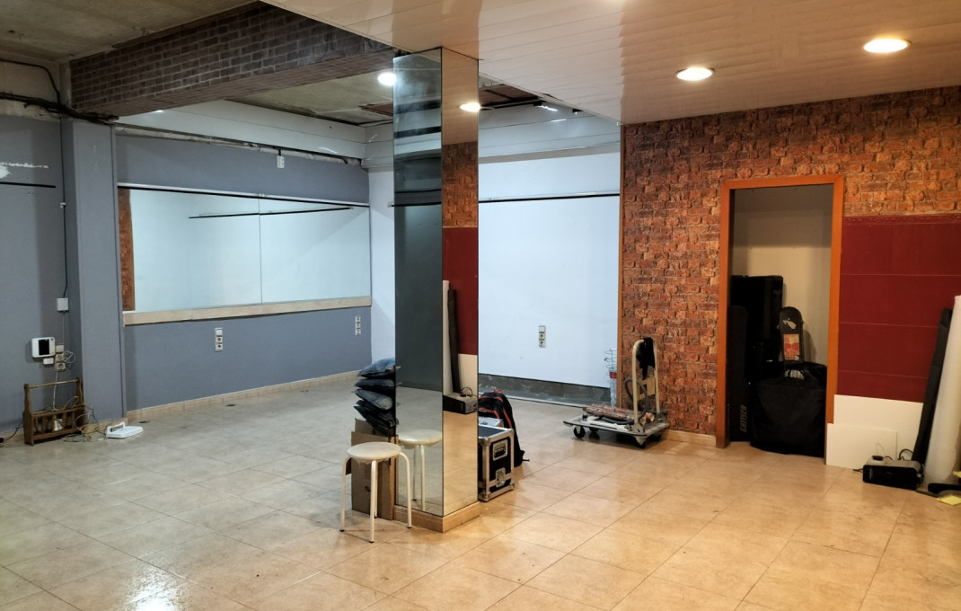 Revente - Local comercial -
Barcelona - Sant Martí