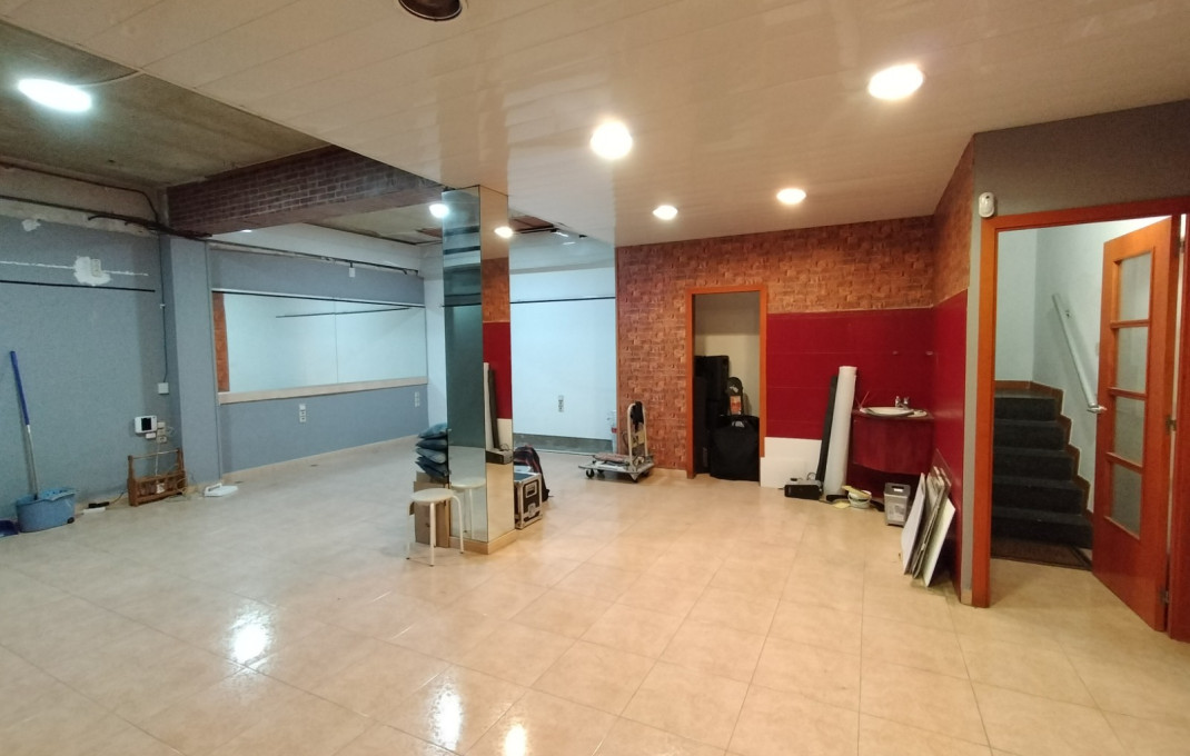 Revente - Local comercial -
Barcelona - Sant Martí