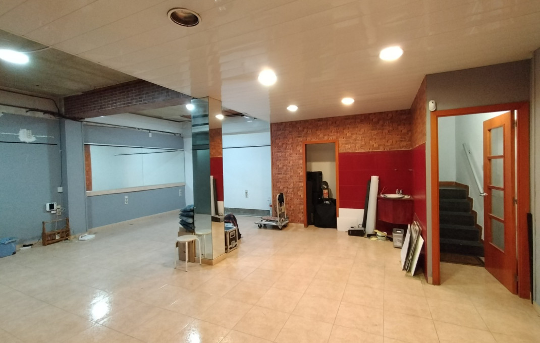 Revente - Local comercial -
Barcelona - Sant Martí