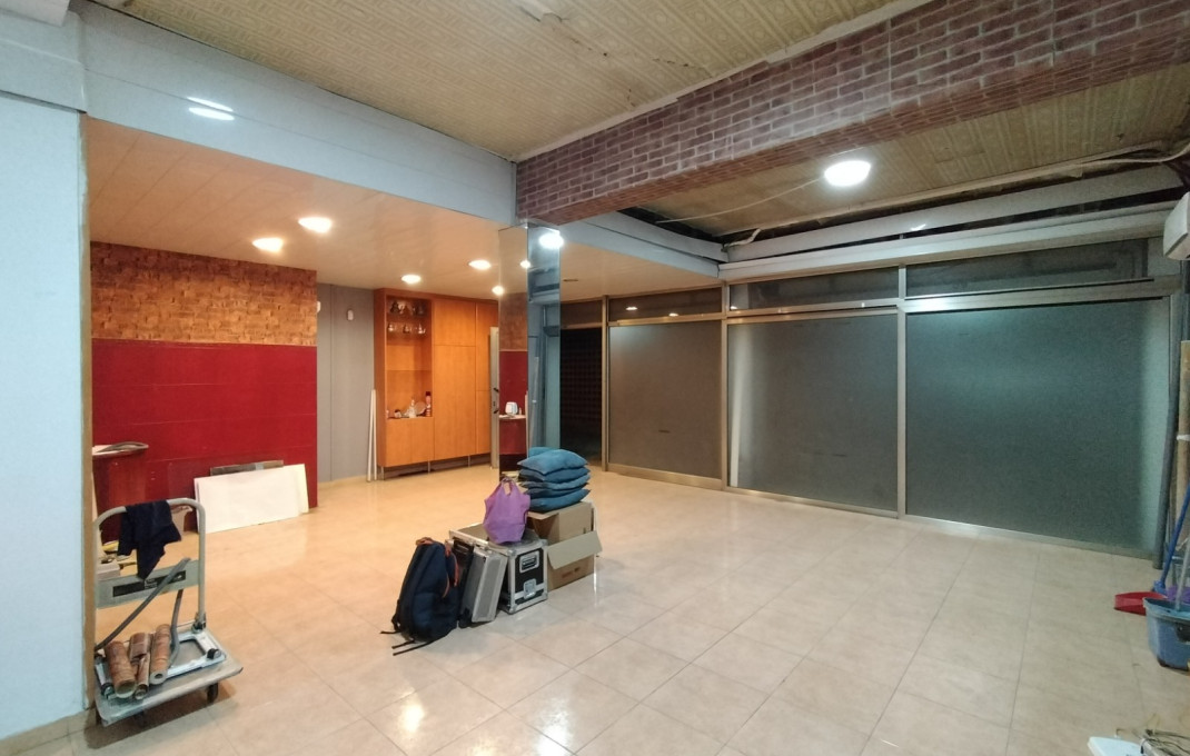 Revente - Local comercial -
Barcelona - Sant Martí