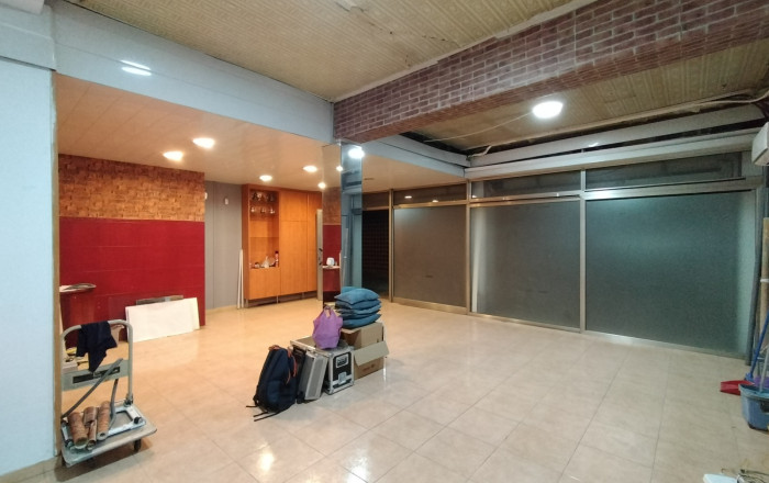 Revente - Local comercial -
Barcelona - Sant Martí