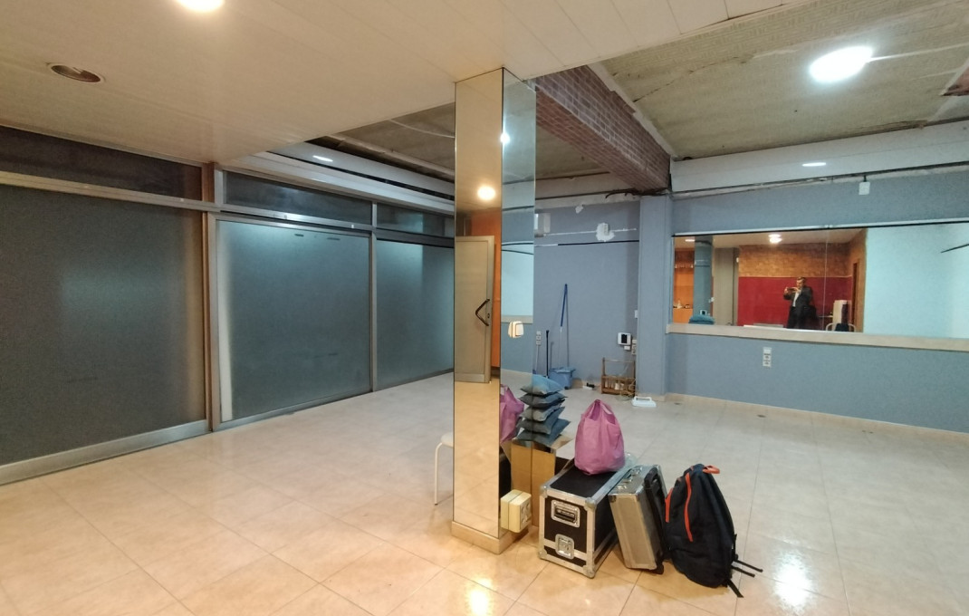 Revente - Local comercial -
Barcelona - Sant Martí