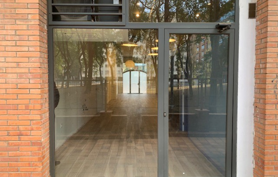 Alquiler - Local comercial -
Barcelona - Sarria-Sant Gervasi