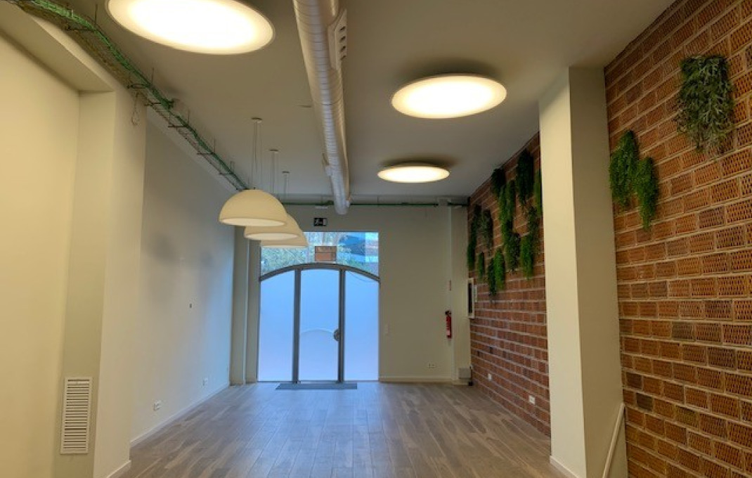 Alquiler - Local comercial -
Barcelona - Sarria-Sant Gervasi