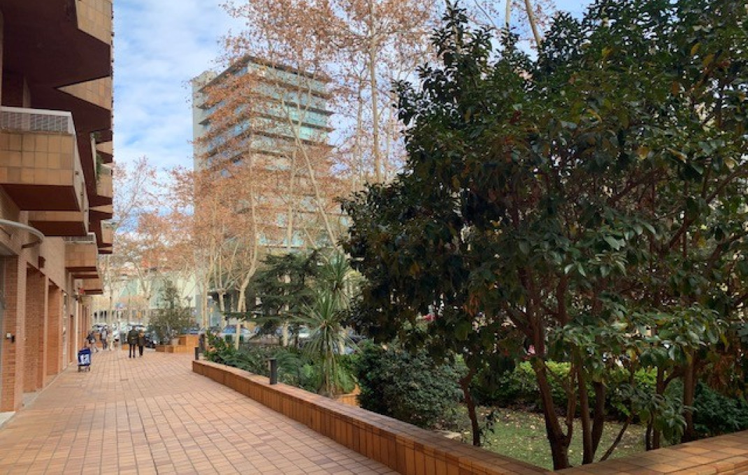 Alquiler - Local comercial -
Barcelona - Sarria-Sant Gervasi