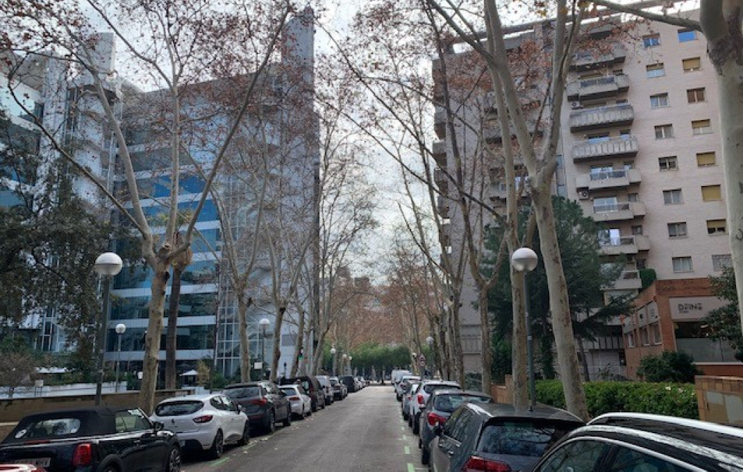 Alquiler - Local comercial -
Barcelona - Sarria-Sant Gervasi