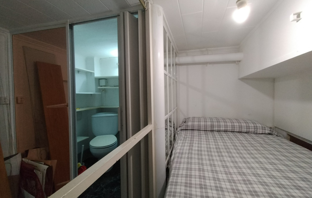 Revente - Local comercial -
Barcelona - Nou Barris