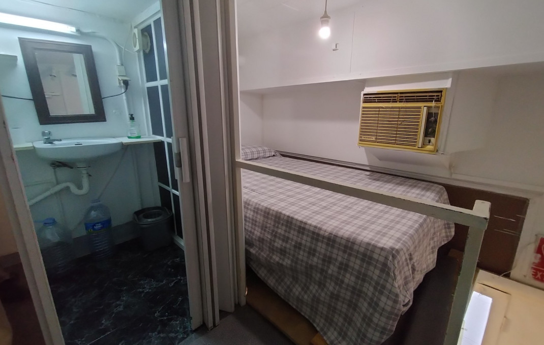 Revente - Local comercial -
Barcelona - Nou Barris