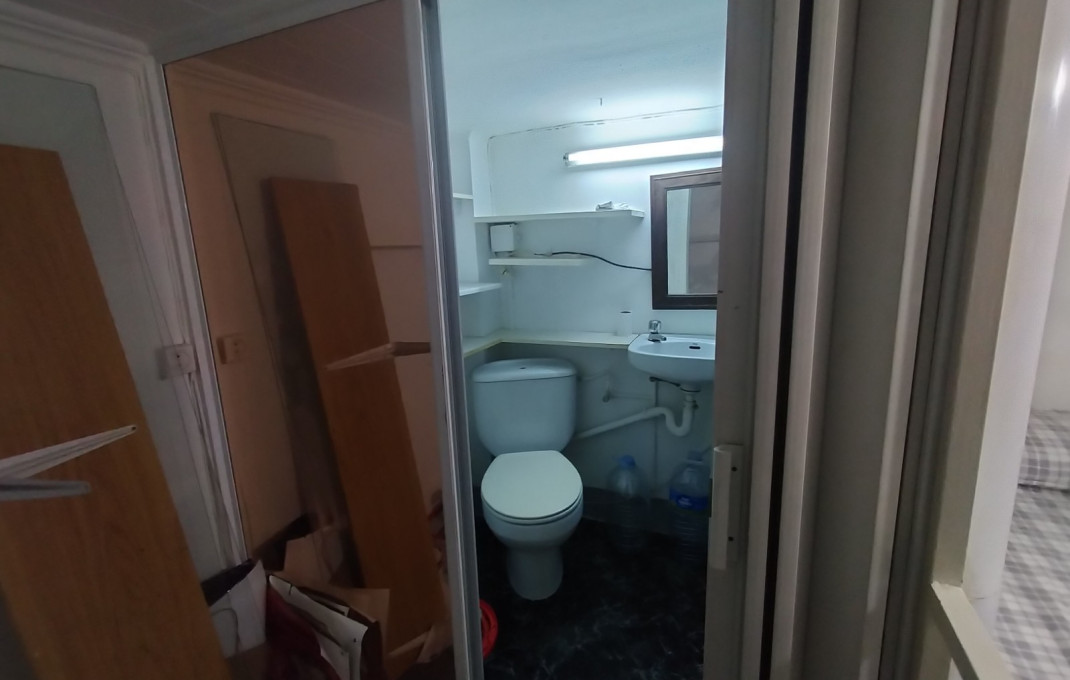 Revente - Local comercial -
Barcelona - Nou Barris