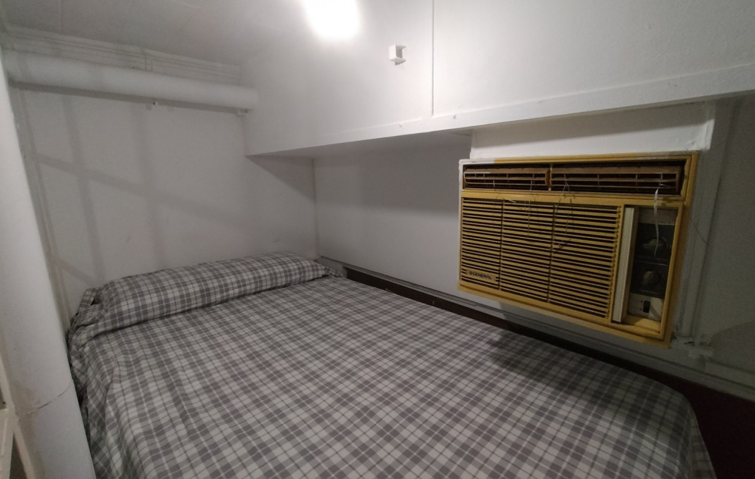 Revente - Local comercial -
Barcelona - Nou Barris