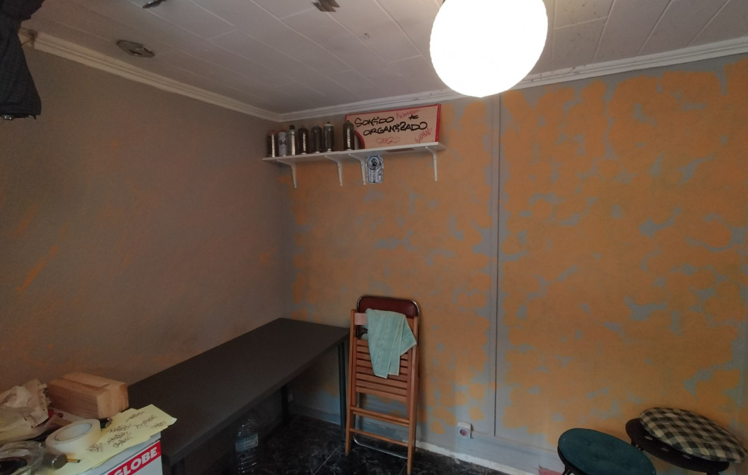 Revente - Local comercial -
Barcelona - Nou Barris