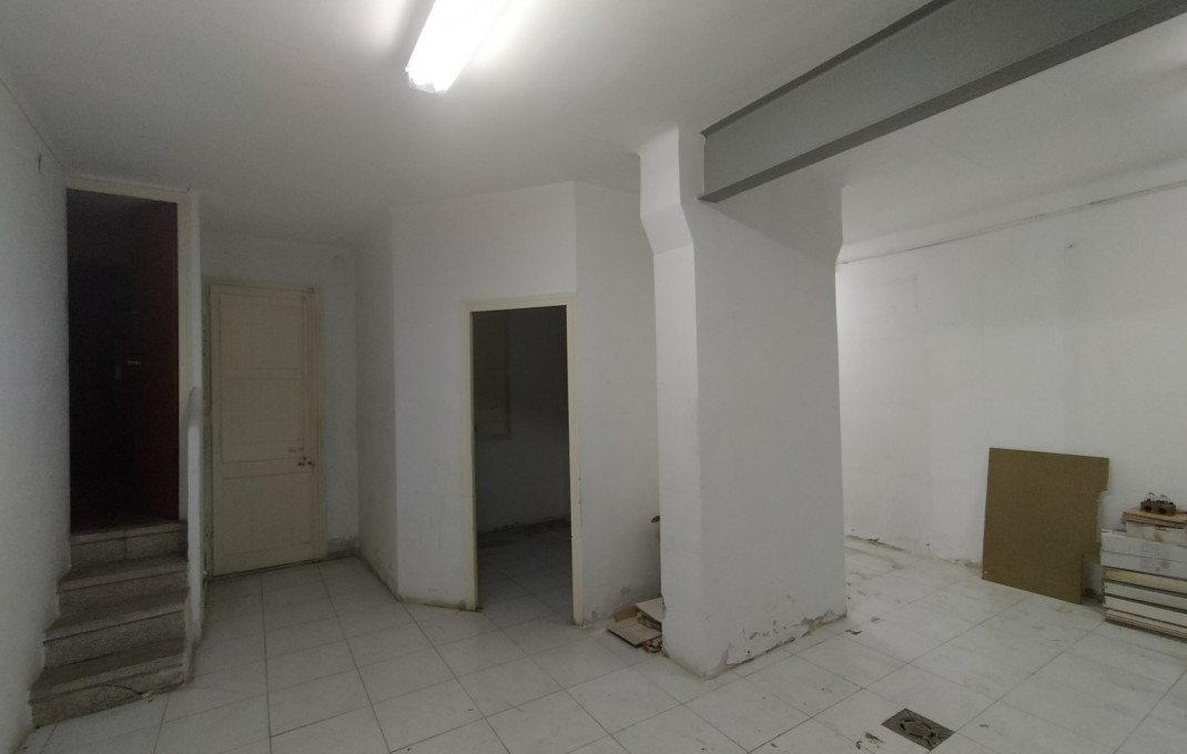 Revente - Local comercial -
Barcelona - Guinardo
