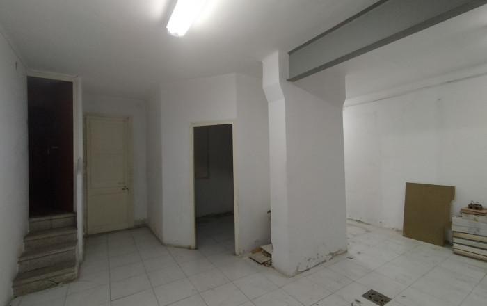 Revente - Local comercial -
Barcelona - Guinardo