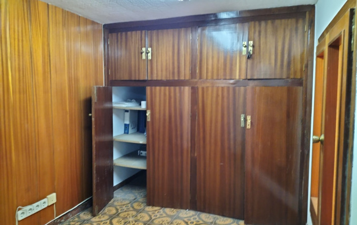 Revente - Local comercial -
Barcelona - Guinardo