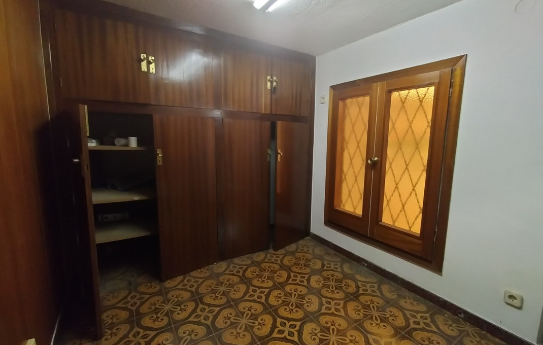 Revente - Local comercial -
Barcelona - Guinardo