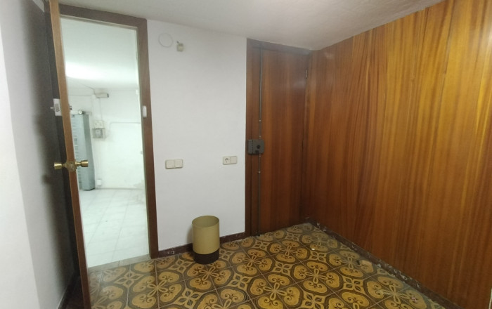 Revente - Local comercial -
Barcelona - Guinardo