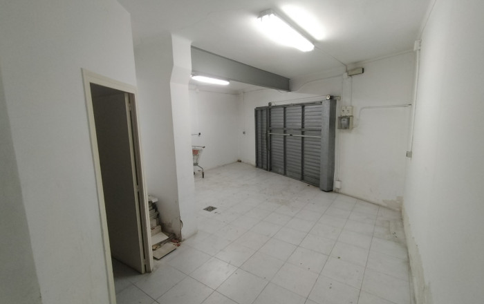 Revente - Local comercial -
Barcelona - Guinardo