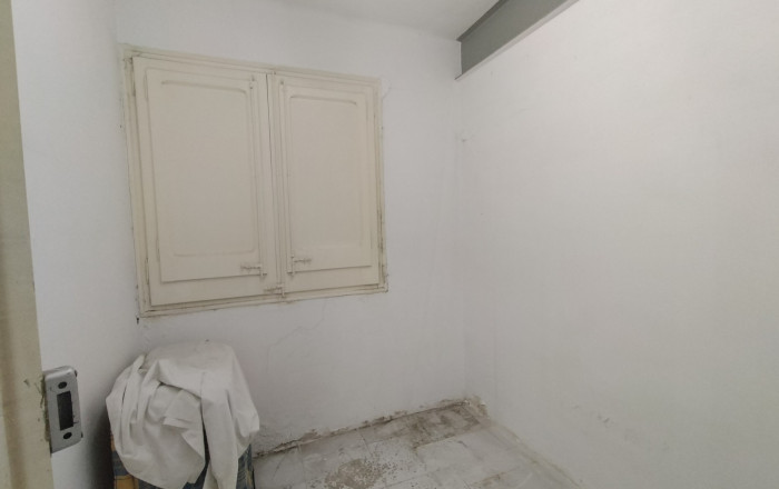 Revente - Local comercial -
Barcelona - Guinardo