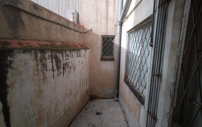 Revente - Local comercial -
Barcelona - Guinardo