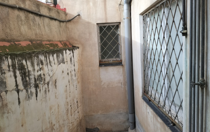 Revente - Local comercial -
Barcelona - Guinardo