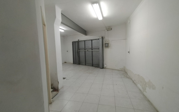 Revente - Local comercial -
Barcelona - Guinardo