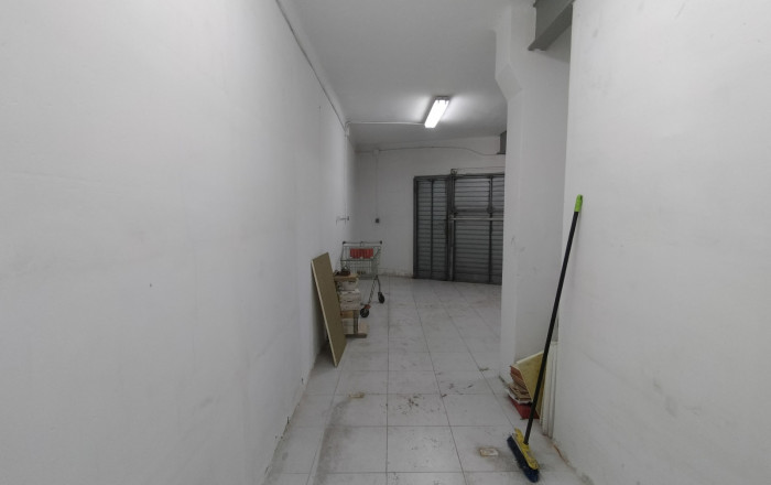 Revente - Local comercial -
Barcelona - Guinardo
