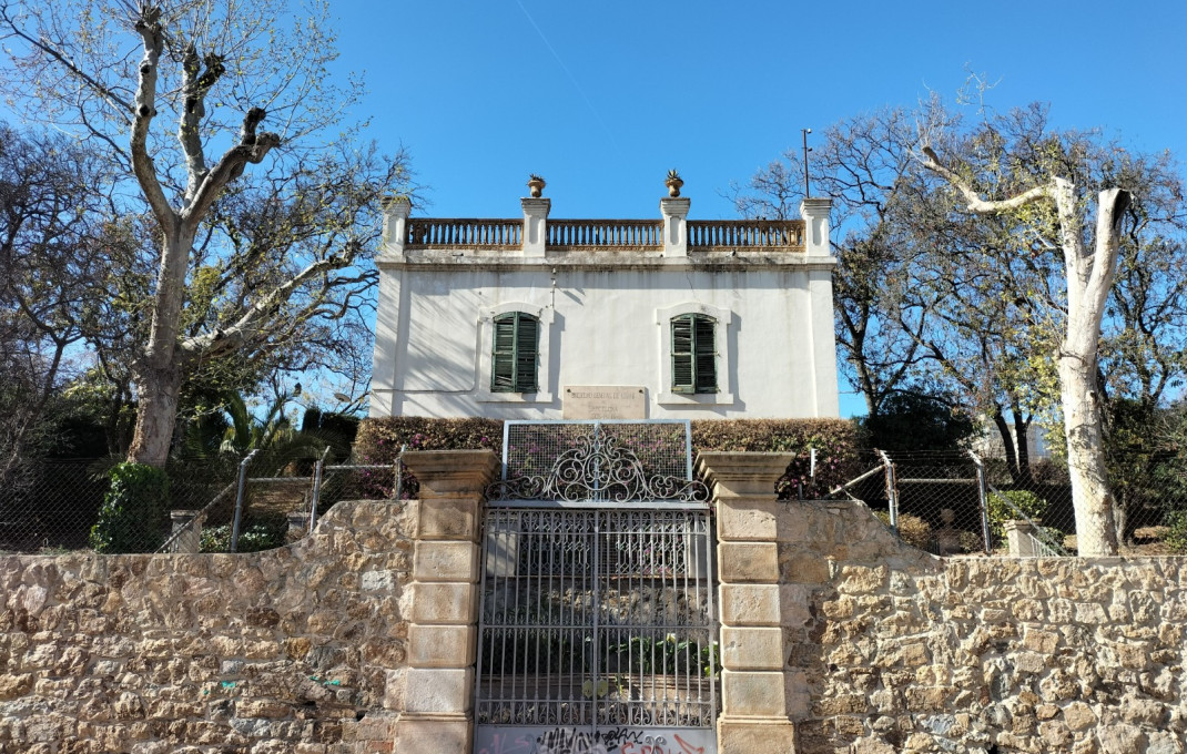 Revente - Local comercial -
Barcelona - Guinardo