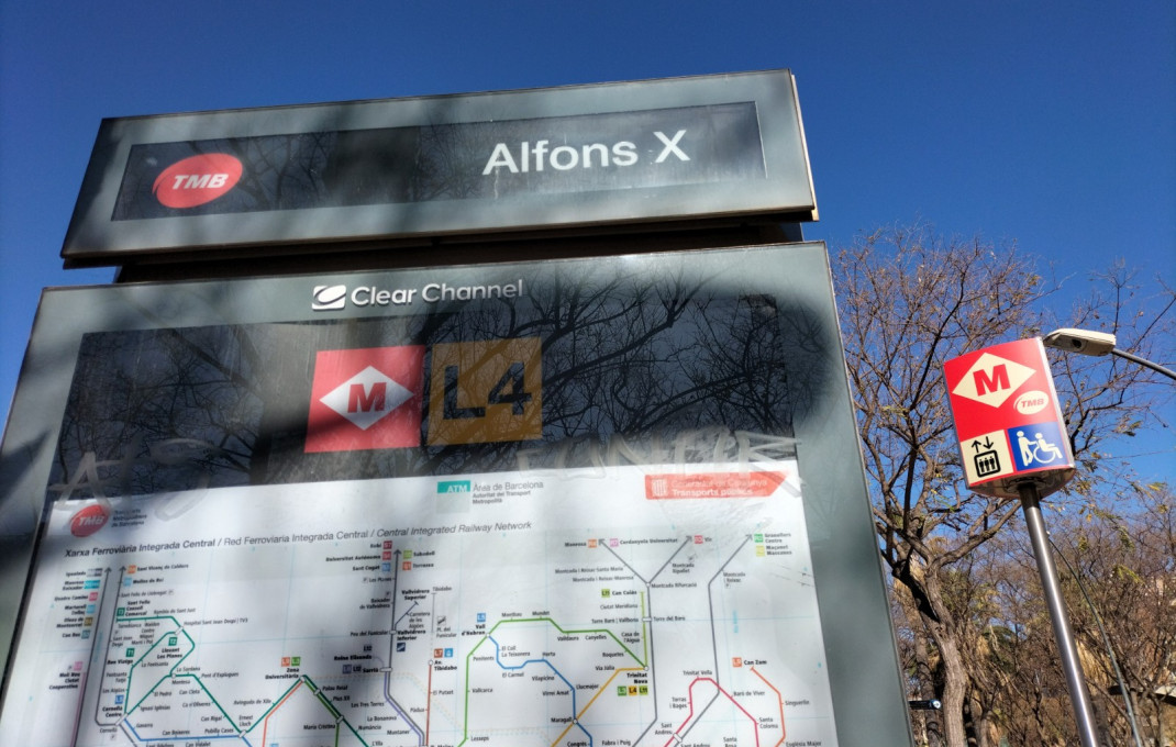 Revente - Local comercial -
Barcelona - Guinardo