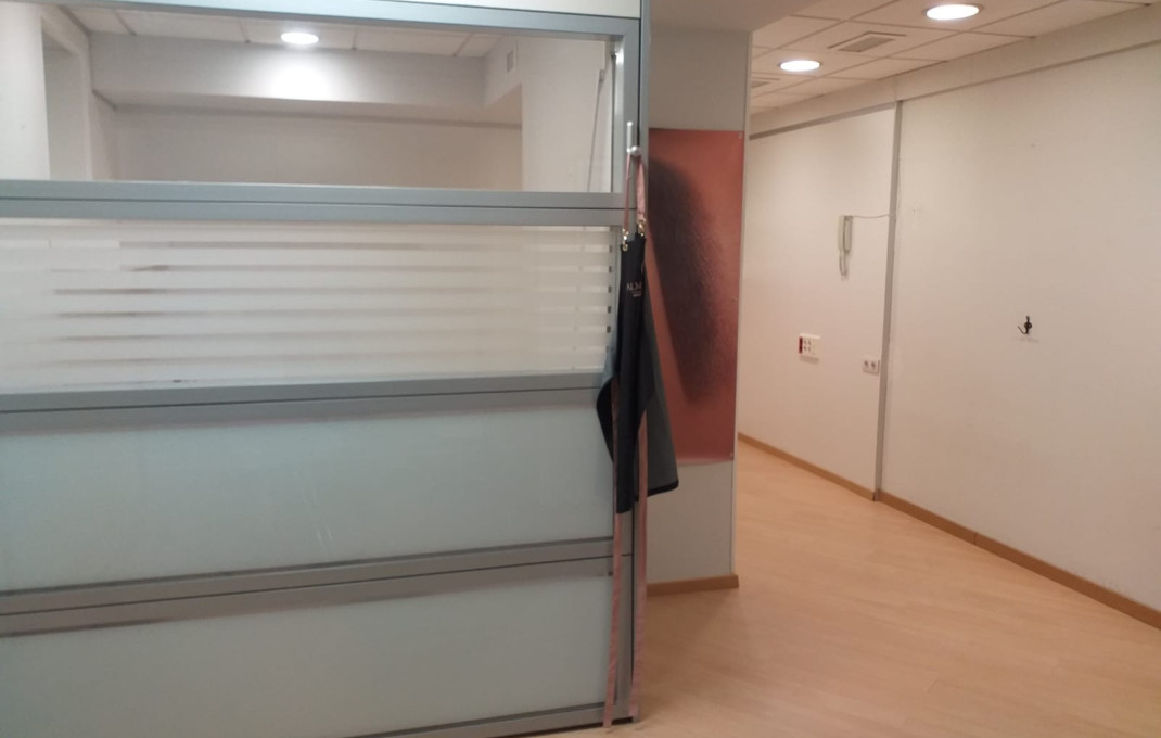 Alquiler - Local comercial -
Barcelona - Gràcia