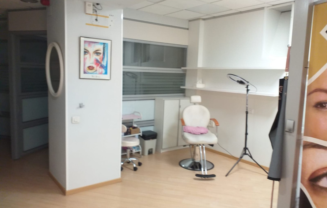 Alquiler - Local comercial -
Barcelona - Gràcia