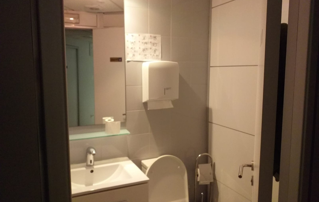 Alquiler - Local comercial -
Barcelona - Gràcia