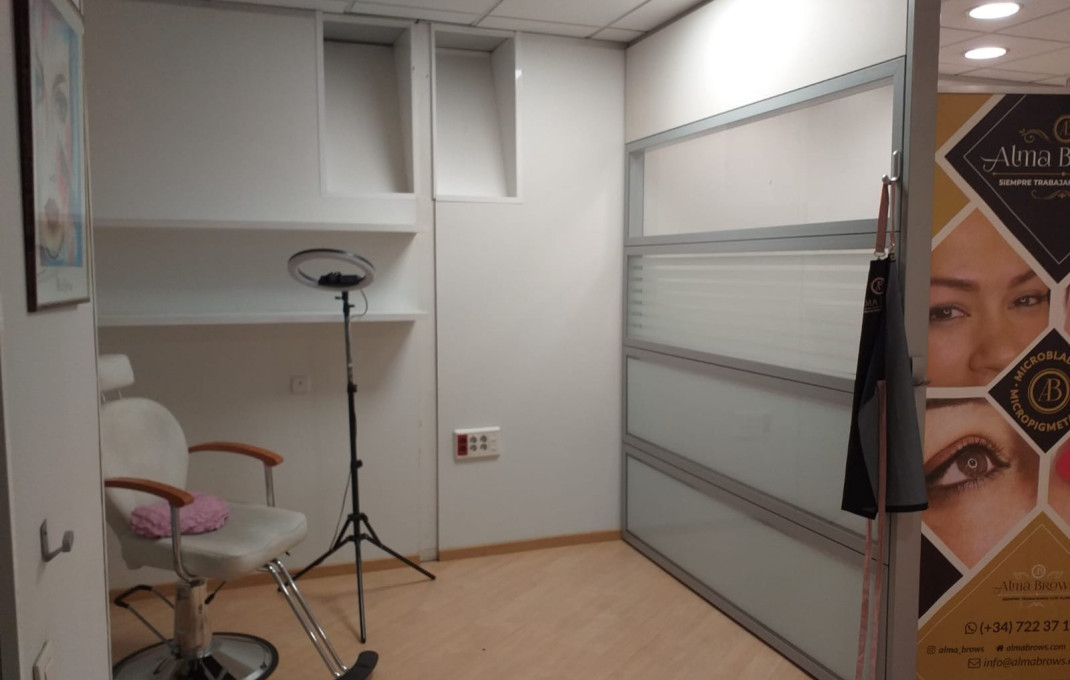 Alquiler - Local comercial -
Barcelona - Gràcia