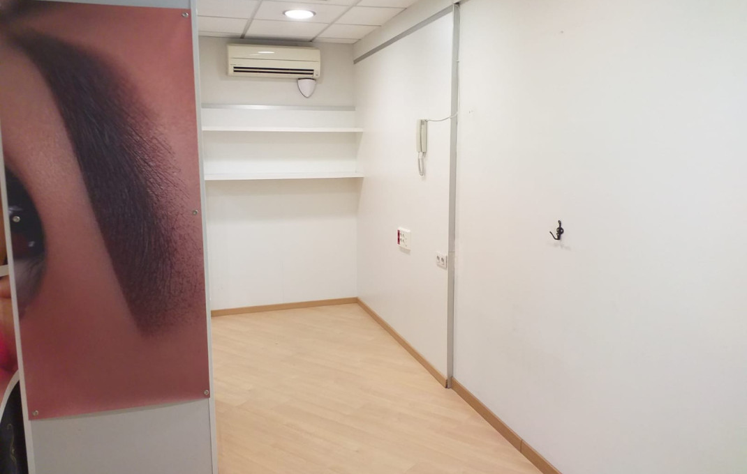 Alquiler - Local comercial -
Barcelona - Gràcia