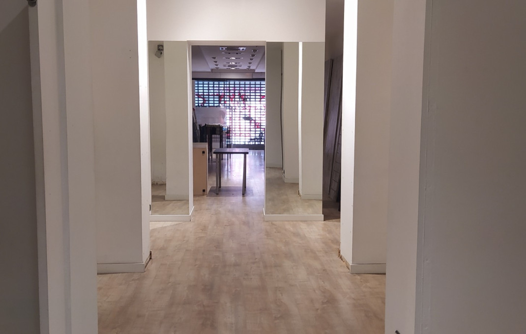Alquiler - Local comercial -
Barcelona - Gràcia