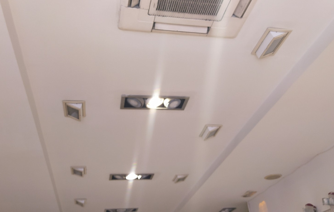 Alquiler - Local comercial -
Barcelona - Gràcia